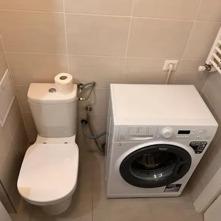 Flat In A Quiet Area - Carol Park Appartement